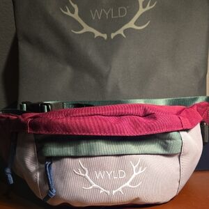 Mariconera WYLD Burgundy and Green Crossbody Bag With Tote‎